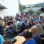 ... vor vollem Haus ...