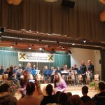 ... mit viel Applaus ...